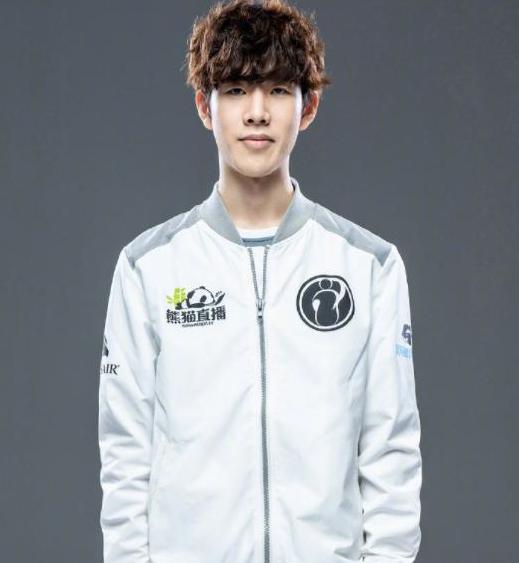 DemQQ 离开 Monte 加入 Passion UA