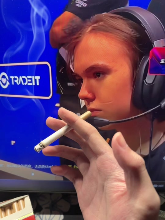 s1mple ：VP和Falcons比赛太辣眼睛