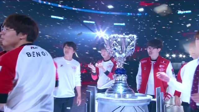Ale：今天拿到MVP挺意外的，因为这个版本和上路没什么关系