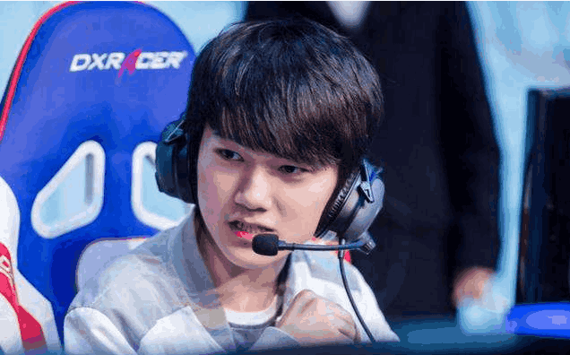 LPL主持余霜晒欧洲杯节目返图：感受到成长真的会很开心