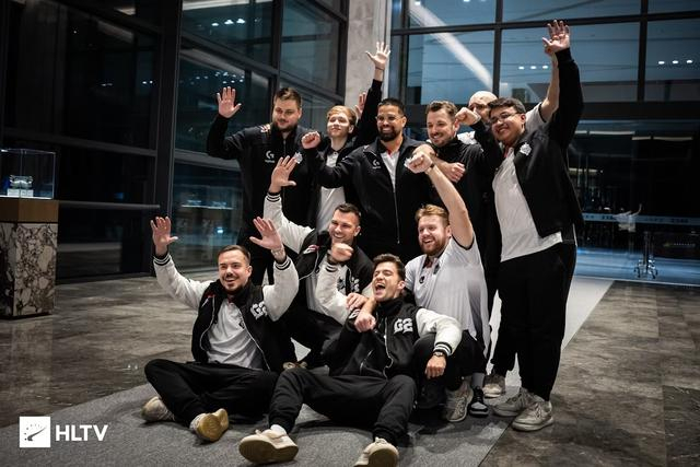 LPL主持BaoBao分享照片：这两天属于是提前过万圣节了