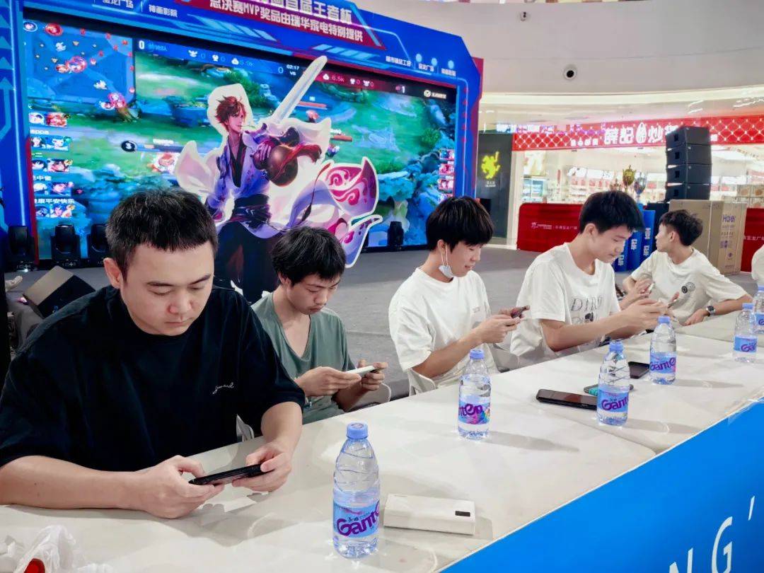 apEX ：这可能是 ZywOo 长时间以来第一次陷入低迷。目前没有明确的第一名队伍。