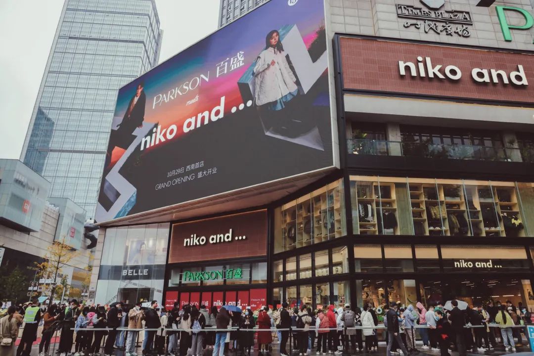 17岁的AD对阵 Ruler ，但惨遭击败！ Kiin Alola在底部支援， Generation Gaming 在巨大的劣势下反击获胜