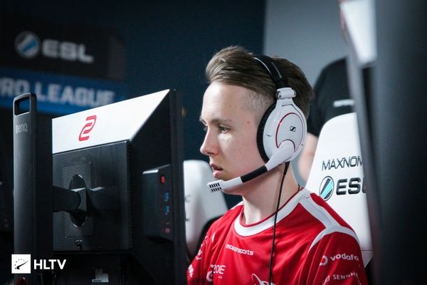 s1mple大丰收，NaVi今年斩获8座冠军